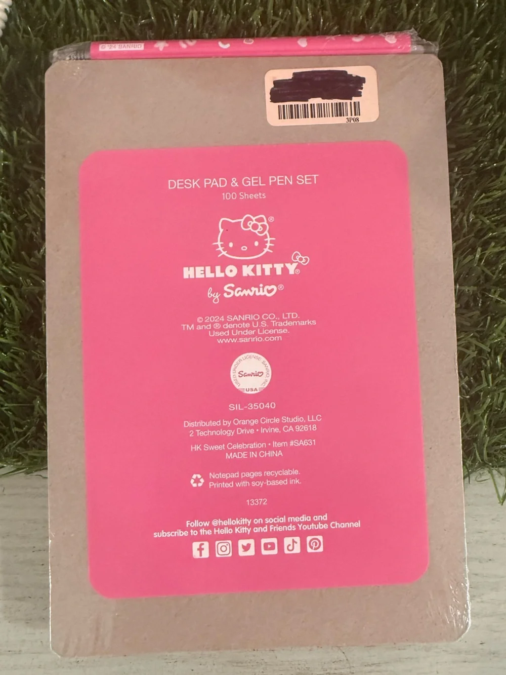 Sanrio Hello Kitty Candy-themed To-Do desk pad and gel pen